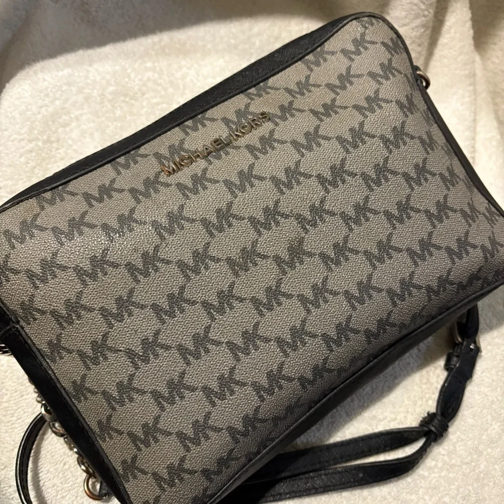 COPY - Michael korss jet set east to west crossbody large logo bag